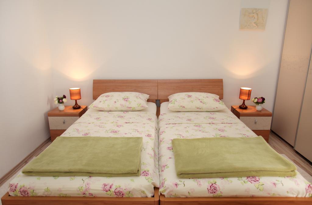 Room Mira Trogir Eksteriør billede