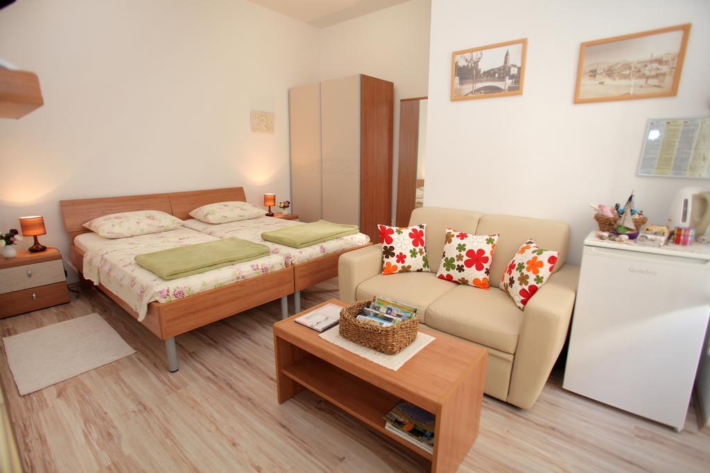 Room Mira Trogir Eksteriør billede